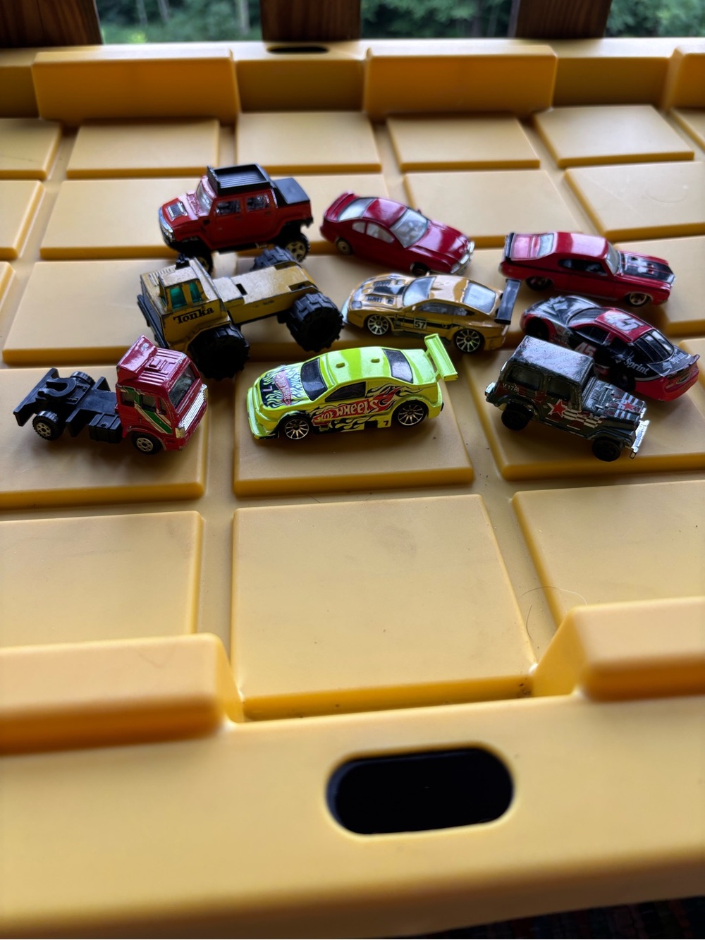 Lot of miscellaneous toy vehicles